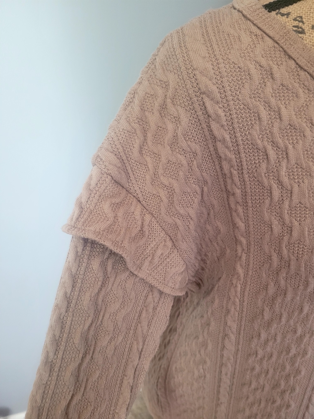 🤎 Cable-Knit Ruffle Shoulder Sweater - Picture 3 of 4